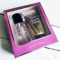 Подарочный набор лосьон и спрей Victoria's Secret Velvet Petals (Парфюмированный спрей и лосьон по 75 ml)