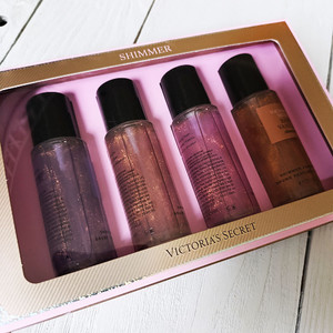 Подарочный набор 4-х спреев с блестками Victoria’s Secret Most Loved Shimmer Mists Gift Set (Pure Seduction, Velvet Petals, Bare Vanilla, Love Spell)