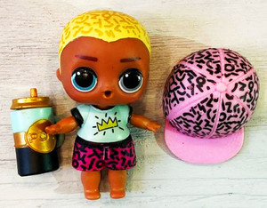 БУ Кукла L.O.L. Surprise! Boy Next Door Мальчик ЛОЛ 8 см (MGA Entertainment) в комплекте с кепкой и бутылочкой