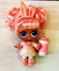 БУ Кукла L.O.L. Surprise! #Hairgoals — Snow Bunny Зайка Снежка с настоящими волосами 8 см (MGA Entertainment) в комплекте с ободком и стаканом