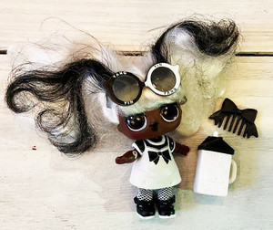 БУ Кукла L.O.L. Surprise! #Hairgoals Series 1 — Yin Q.T. Инь Кьюти Инь-Янь с настоящими волосами 8 см (MGA Entertainment) в комплекте с очками, бутылочкой и гребнем