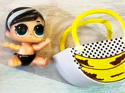 БУ Кукла L.O.L. Surprise! Lil Sisters Eye Spy — Lil Neon Q.T. Сестренка Неон Кьюти 4 см (MGA Entertainment) в комплекте с сумкой-бананом